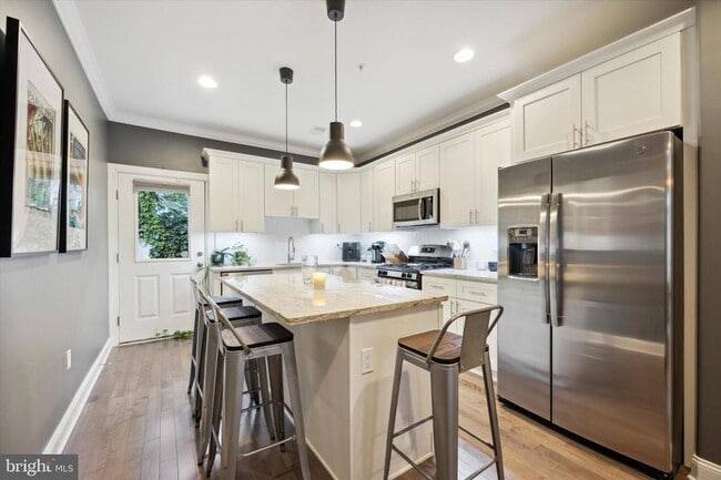 property at 2137 N Darien St