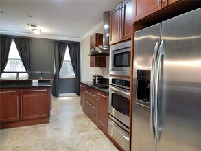 486 SW 5th St in Fort Lauderdale, FL - Foto de edificio - Building Photo