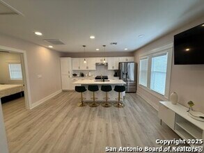 120 Magnolia Dr in San Antonio, TX - Building Photo - Building Photo