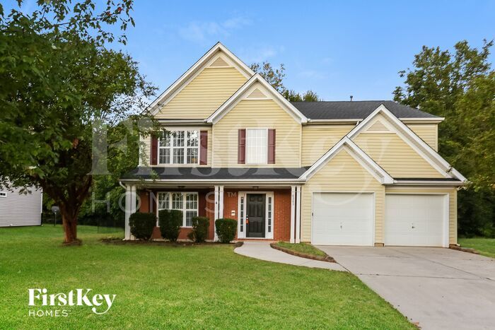 4343 Crestline Ln in Harrisburg, NC - Foto de edificio