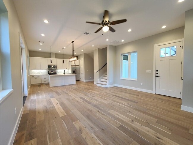 property at 907 E 44th St