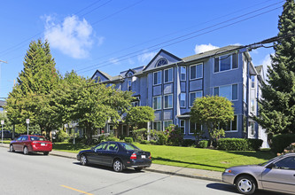 Chatsworth Manor in White Rock, BC - Building Photo - Building Photo