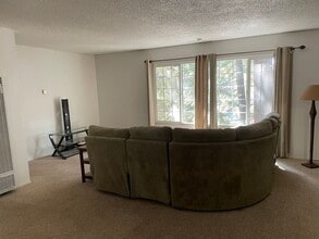 1281 Bonanza Ave in South Lake Tahoe, CA - Building Photo - Building Photo