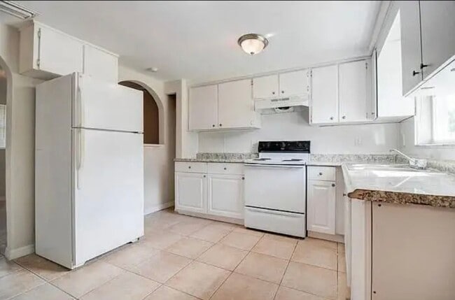 9311 Loras St in New Port Richey, FL - Foto de edificio - Building Photo