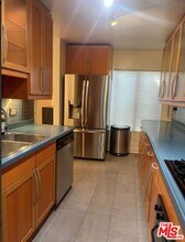 1940 Highland Ave in Los Angeles, CA - Building Photo - Building Photo