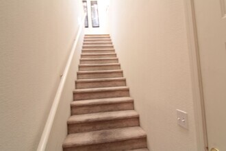 1300 Red Gable Ln in Las Vegas, NV - Building Photo - Building Photo