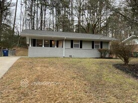 736 Plainville Trail SW in Atlanta, GA - Building Photo