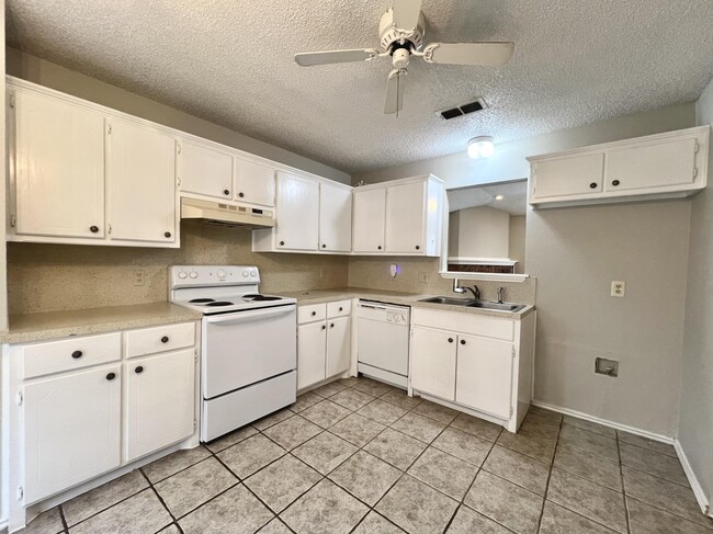 5908 10th Dr in Lubbock, TX - Building Photo - Building Photo