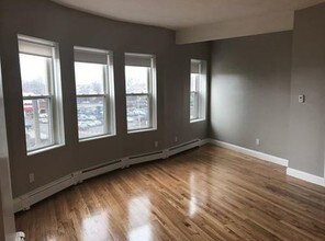 338 Warren St-Unit -CC4 in Boston, MA - Building Photo - Building Photo