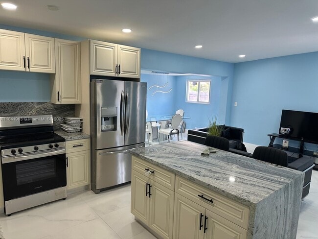 530 NW 116th Terrace in Miami, FL - Building Photo - Building Photo
