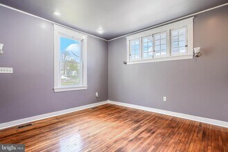 3213 Vickers Rd in Baltimore, MD - Foto de edificio - Building Photo