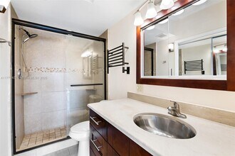 619 Orton Ave, Unit 504 in Fort Lauderdale, FL - Foto de edificio - Building Photo
