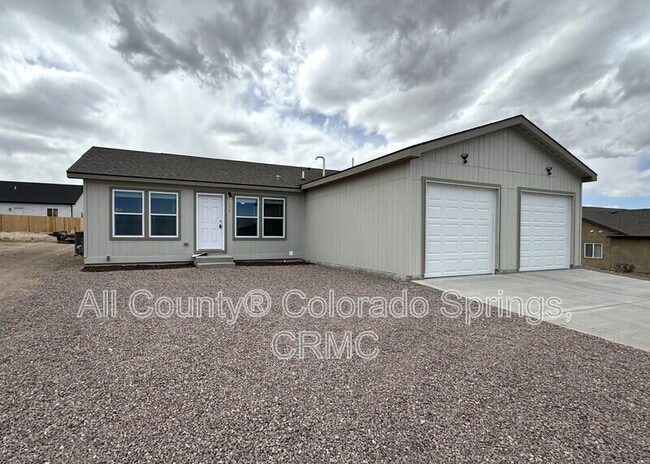 property at 692 E Hahns Peak Ave