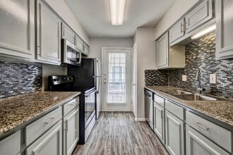 Providence at Heights in Houston, TX - Foto de edificio - Interior Photo