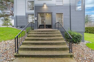 Easthill Apartments in Kent, WA - Building Photo - Building Photo