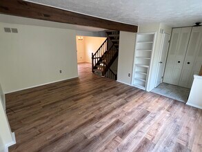 792 Wheatland Cir in Bridgeville, PA - Building Photo - Building Photo