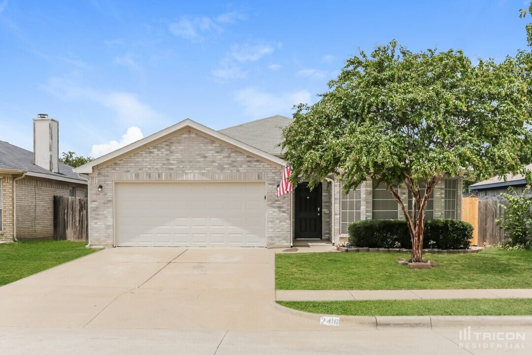 2416 Kelton St in Fort Worth, TX - Foto de edificio