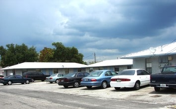 201 NW 11th St in Belle Glade, FL - Foto de edificio - Building Photo