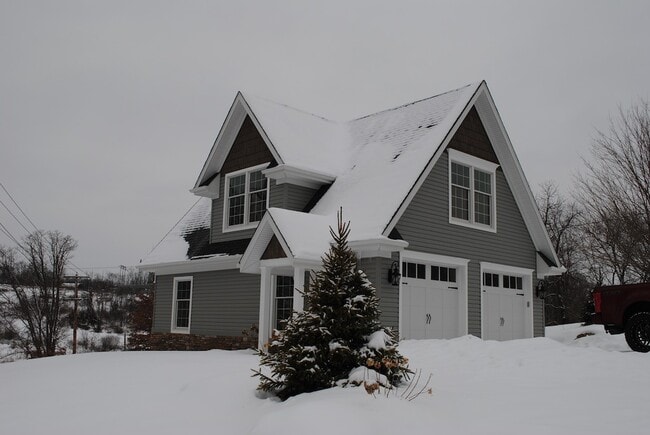 411 Cardinal Dr, Unit 411 Cardinal Loft, Unit 411 Cardinal Loft