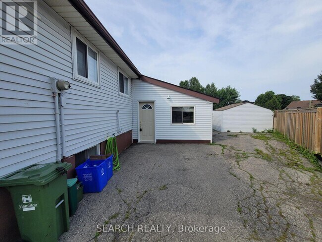 75 Edwina Ct in Hamilton, ON - Building Photo - Building Photo