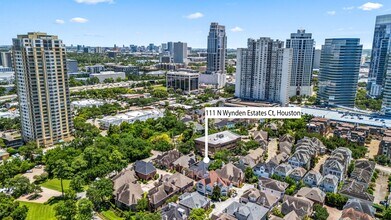 111 N Wynden Estates Ct in Houston, TX - Foto de edificio - Building Photo