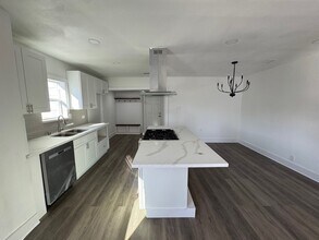 7909 Goode St in Houston, TX - Building Photo - Building Photo