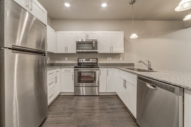 217 N 670 E in Vineyard, UT - Building Photo - Building Photo