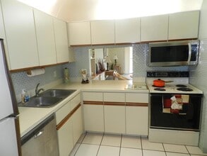 145 Lake Nancy Ln, Unit 2310 in West Palm Beach, FL - Building Photo - Building Photo