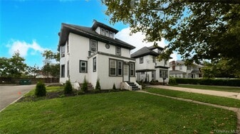 20-22 Bay Shore Ave in Bay Shore, NY - Building Photo