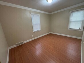 920 E Mapledale Ave in Hazel Park, MI - Building Photo - Building Photo