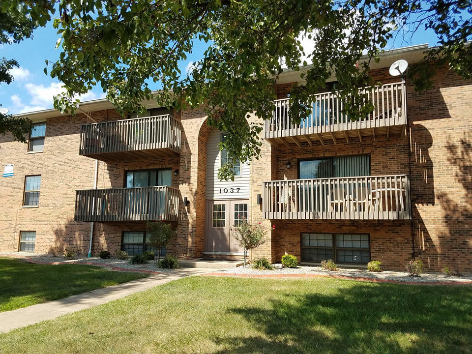 Bouse Apartment Homes in Belleville, IL - Building Photo