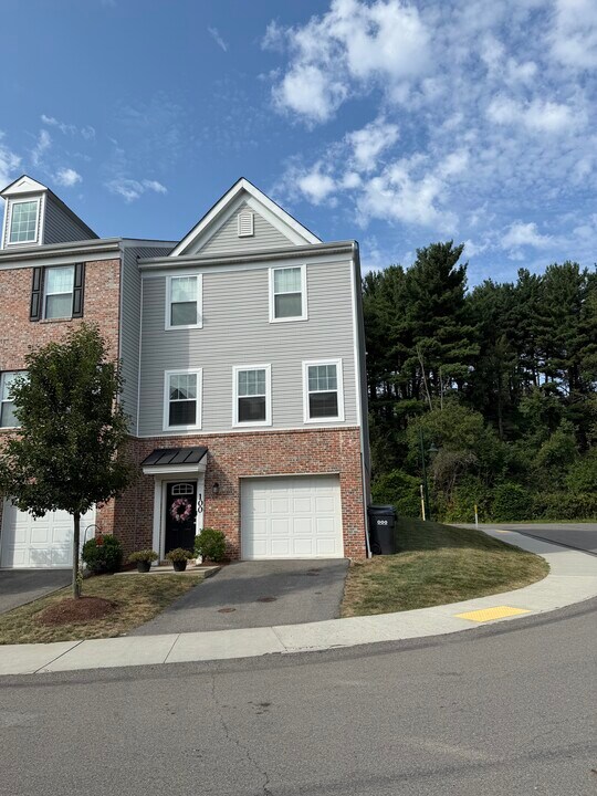 100 Watson Dr in Warrendale, PA - Building Photo