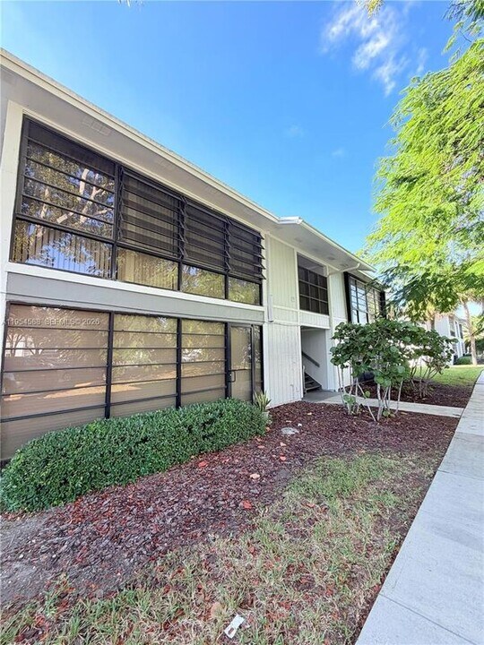 9729 Hammocks Blvd in Miami, FL - Building Photo