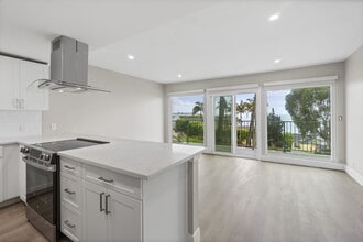 Ocean Edge @ Laguna Beach in Laguna Beach, CA - Building Photo - Building Photo