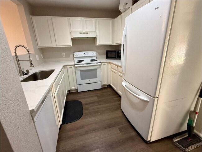 21969 E Crestline Ln in Aurora, CO - Building Photo - Building Photo