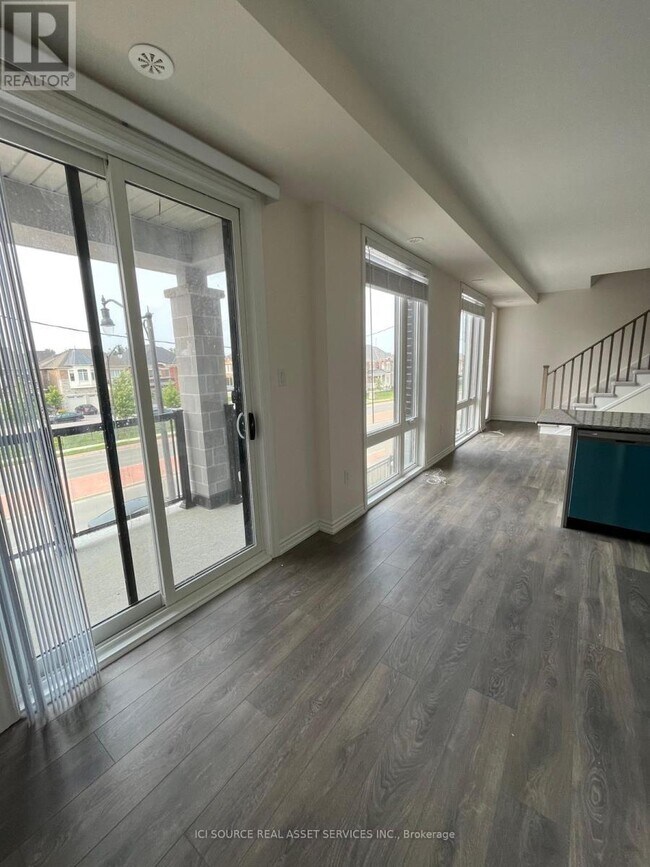 70 Knotsberry Cir in Brampton, ON - Building Photo - Building Photo