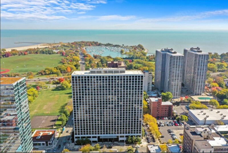 4343 N Clarendon Ave in Chicago, IL - Building Photo