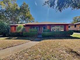 836 Misty Glen Ln in Dallas, TX - Building Photo