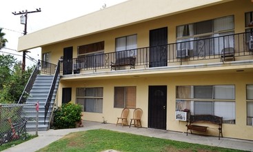 801 Corto Way in La Habra, CA - Foto de edificio - Building Photo