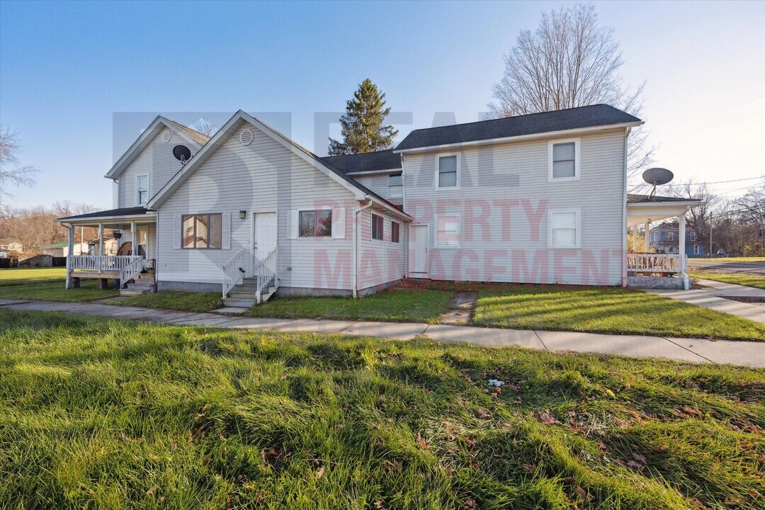 6256 Wayland Rd in Ravenna, OH - Building Photo