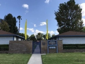 Jurupa Hacienda Apartments in Riverside, CA - Foto de edificio - Building Photo