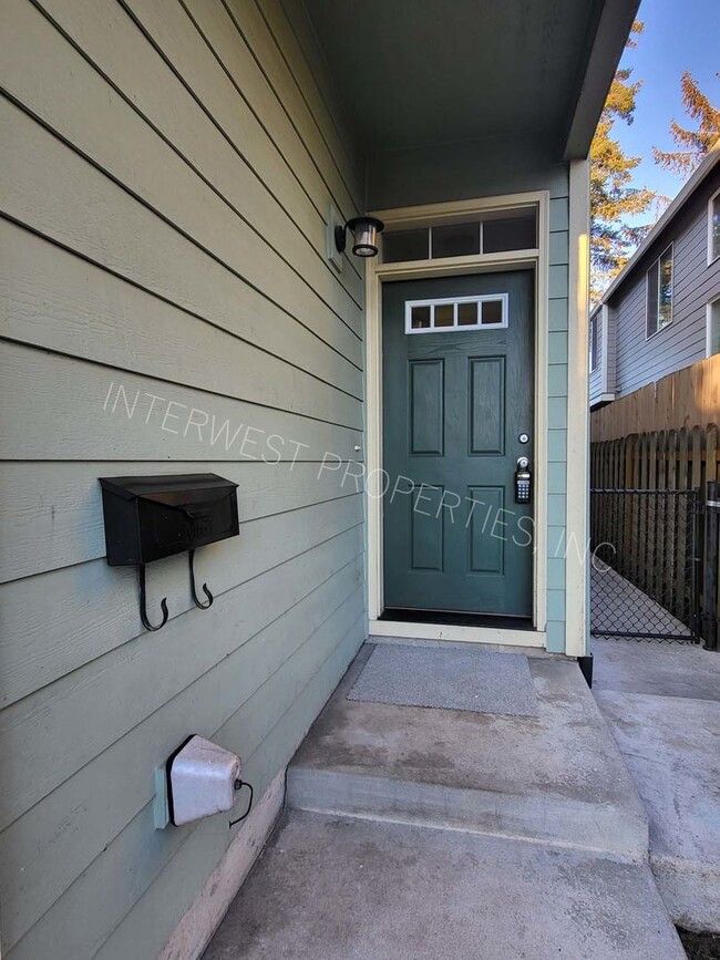 3823 NE 79th Ave in Portland, OR - Building Photo - Building Photo