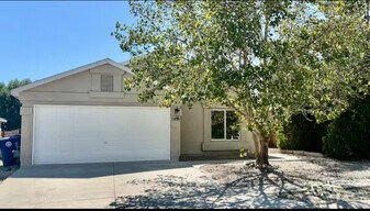 7408 Rainmaker Rd SW in Albuquerque, NM - Building Photo