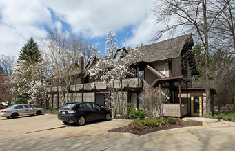 Timberland Village Apartments in Akron, OH - Building Photo - Building Photo