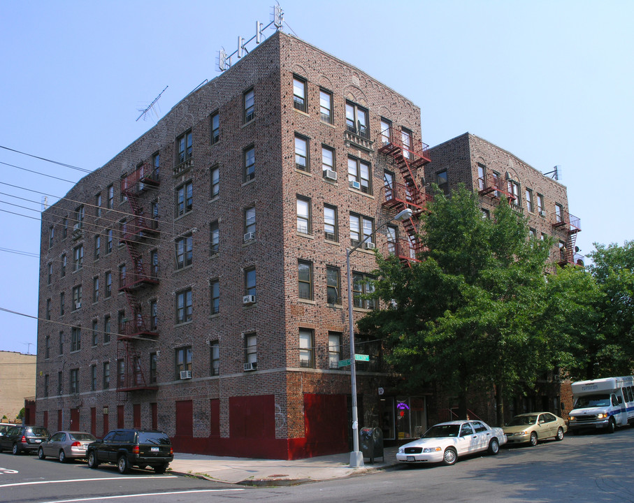 1534 Ericson Pl in Bronx, NY - Foto de edificio