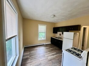 128 Adams St in Waltham, MA - Building Photo - Building Photo