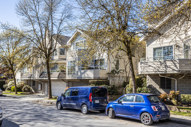 Park Lane in North Vancouver, BC - Building Photo - Building Photo