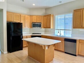 1231 Exeter Way in Brentwood, CA - Building Photo - Building Photo
