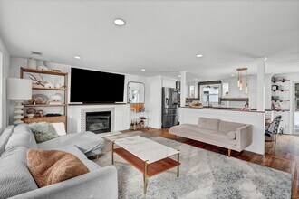 1815 New Britain Ave in Farmington, CT - Building Photo - Building Photo