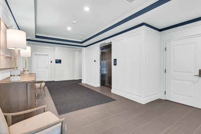 2 Winslow Ln-Unit -201 in Grafton, MA - Foto de edificio - Building Photo